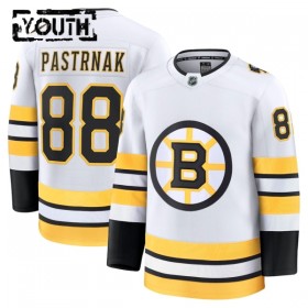 Dresovi Boston Bruins Fanatics Premium David Pastrnak 2025-26 Gostujući Bijela - Dječji